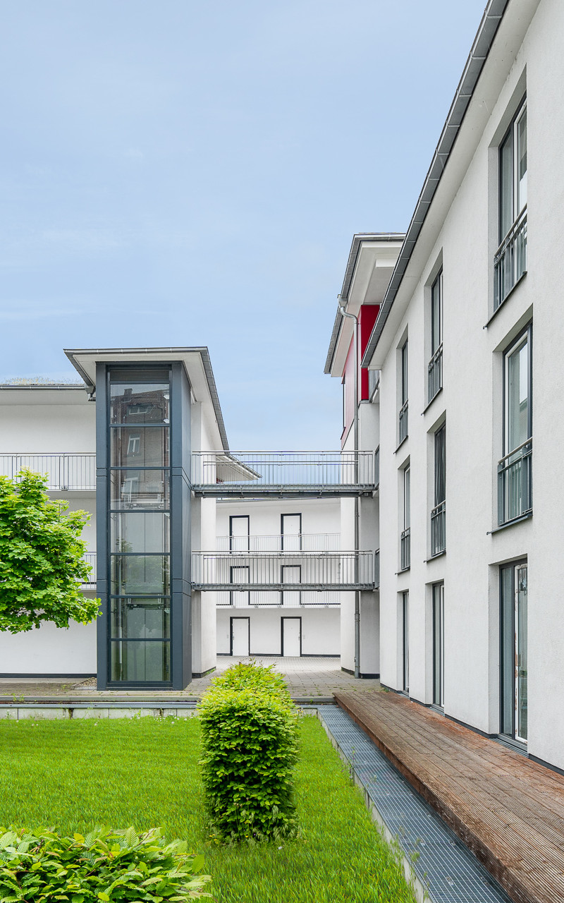 Green courtyard of the furnished apartments in Karlsruhe