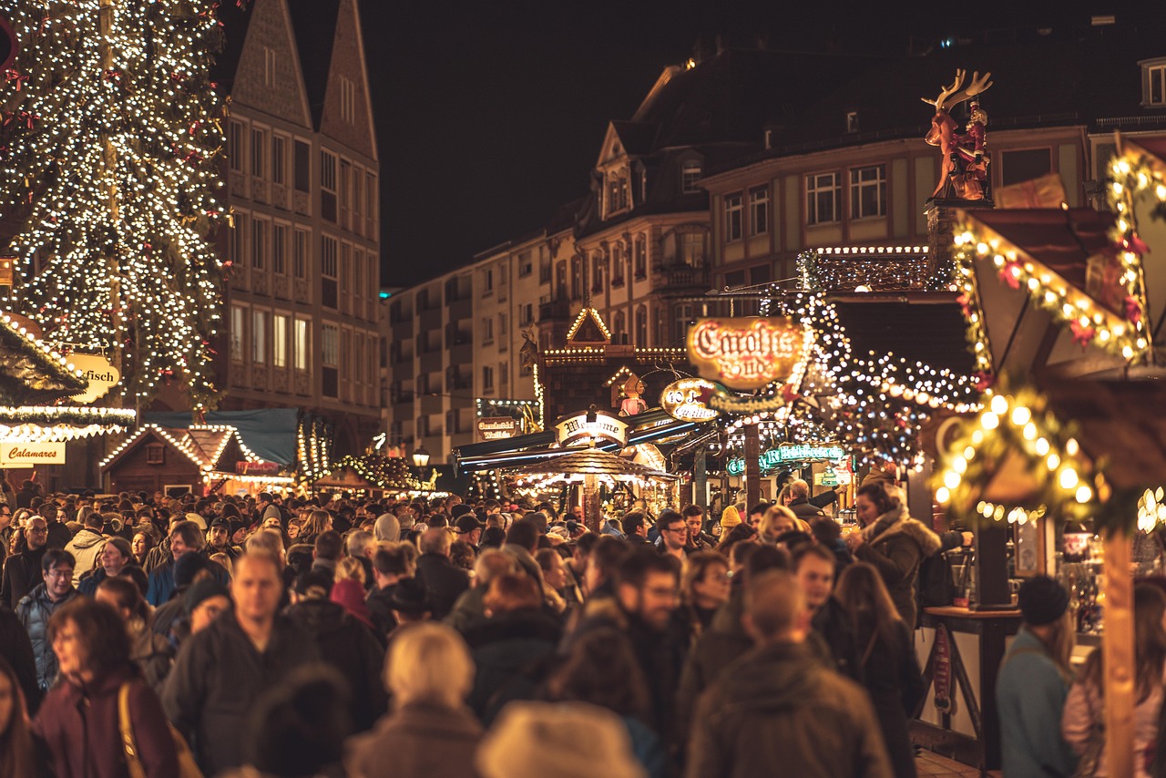 Weihnachtsmarkt bei Nacht I Christmas market by night